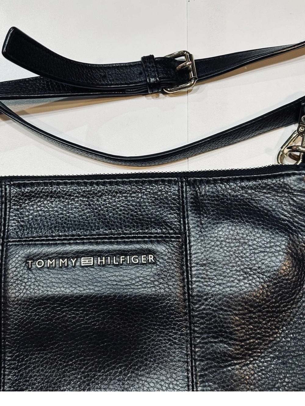 Goes W Everything Tommy Hilfiger Black Pebbled Leather Crossbody Bag  Adj. Strap - Picture 9 of 11